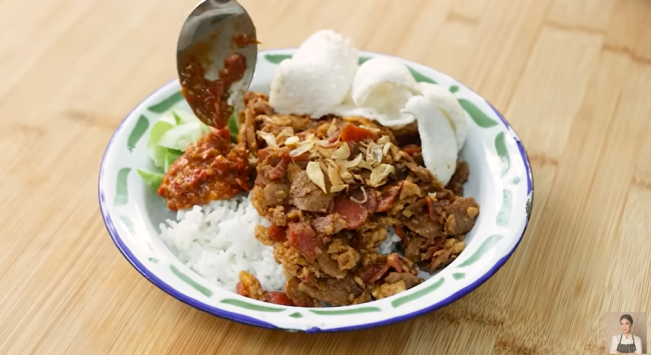 Nasi gila Menteng ala Chef Devina. (YouTube)